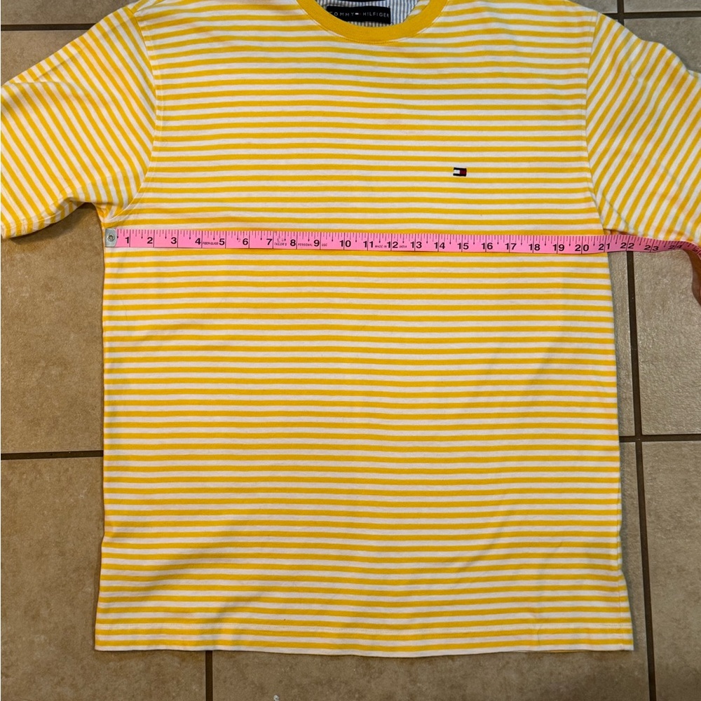 Like New Men’s Vintage Tommy Hilfiger Short Sleeve T-Shirt Size Large - Picture 5 of 6